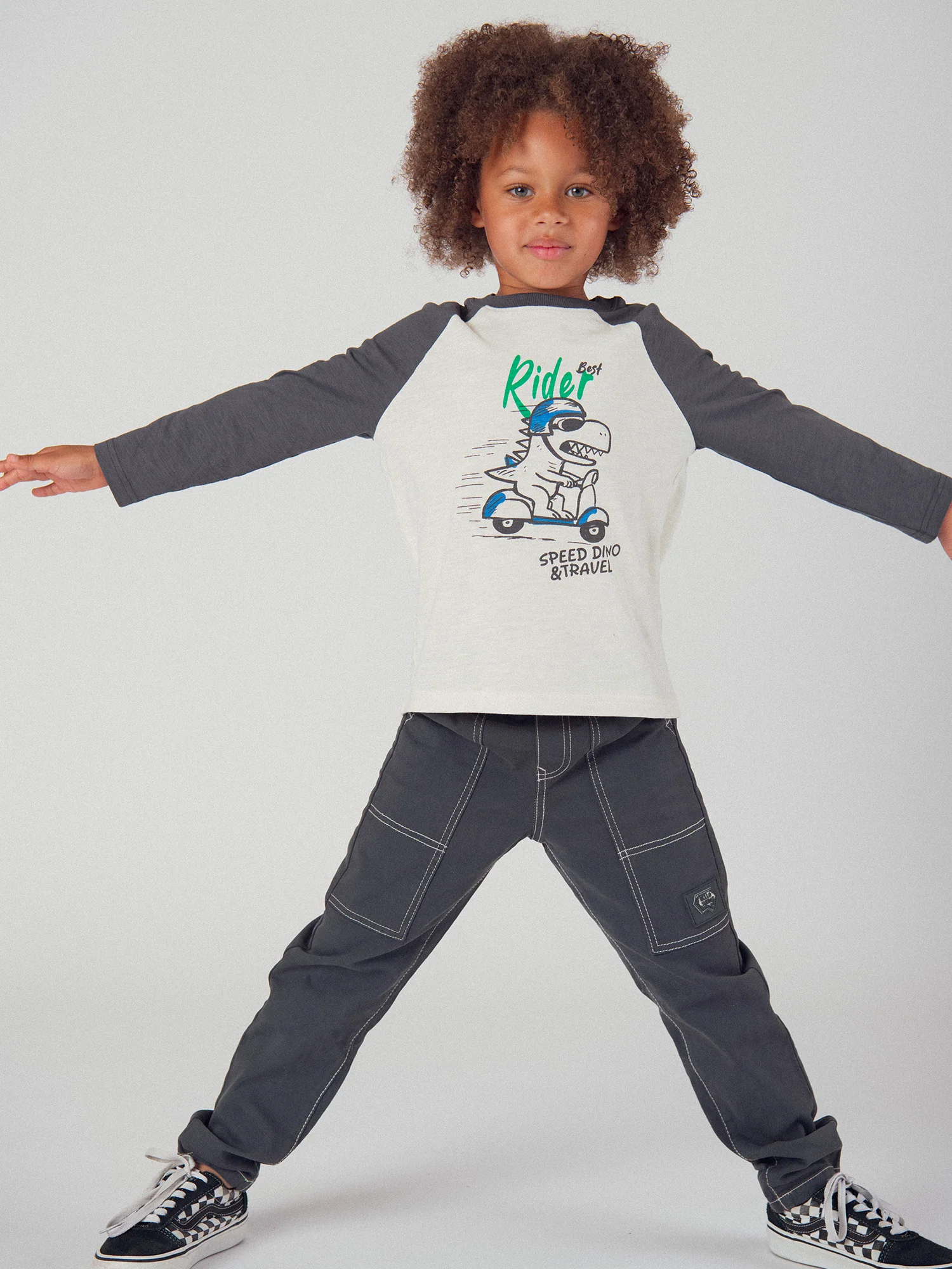 T-shirt écru à manches contrastées et animation dinosaure pour garçon - Image 3