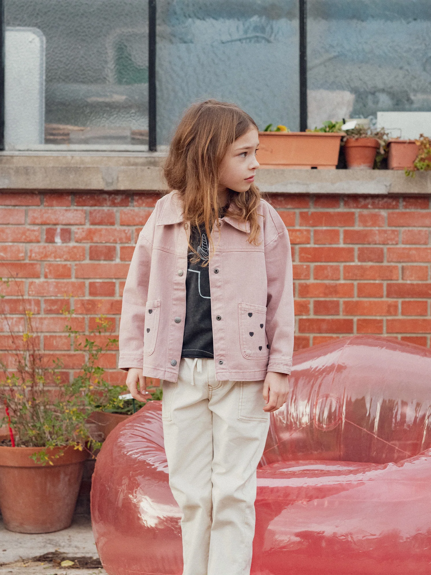 Veste rose à broderies cœur pour fille - Image 2