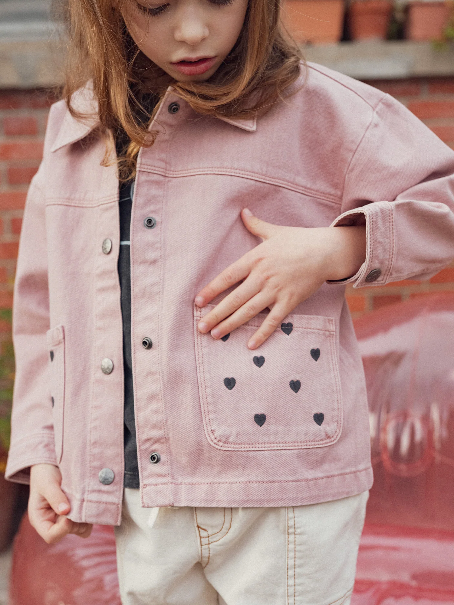 Veste rose à broderies cœur pour fille - Image 5