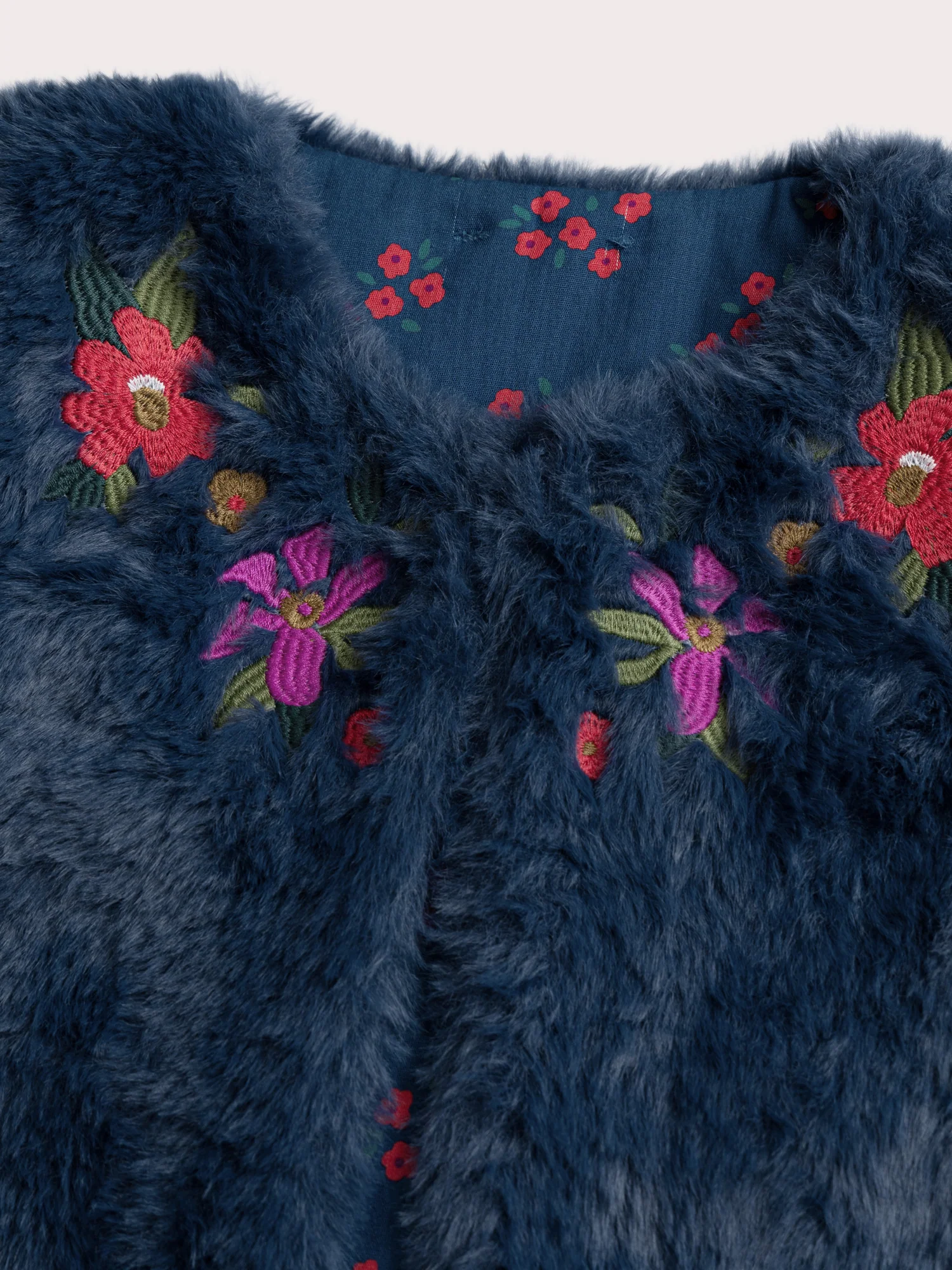 Veste sans manches brodée en fourrure synthétique - Image 3
