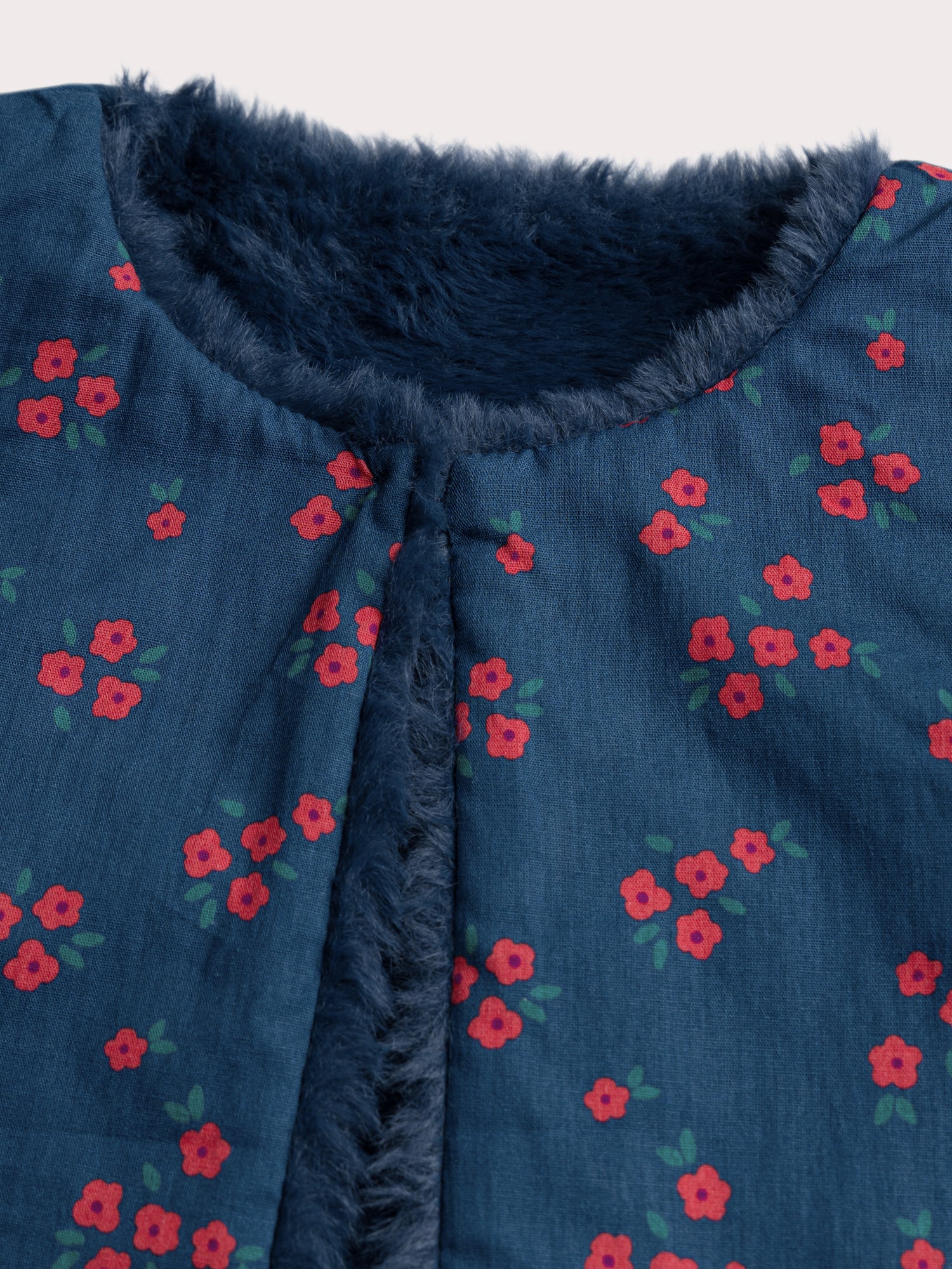 Veste sans manches brodée en fourrure synthétique - Image 5
